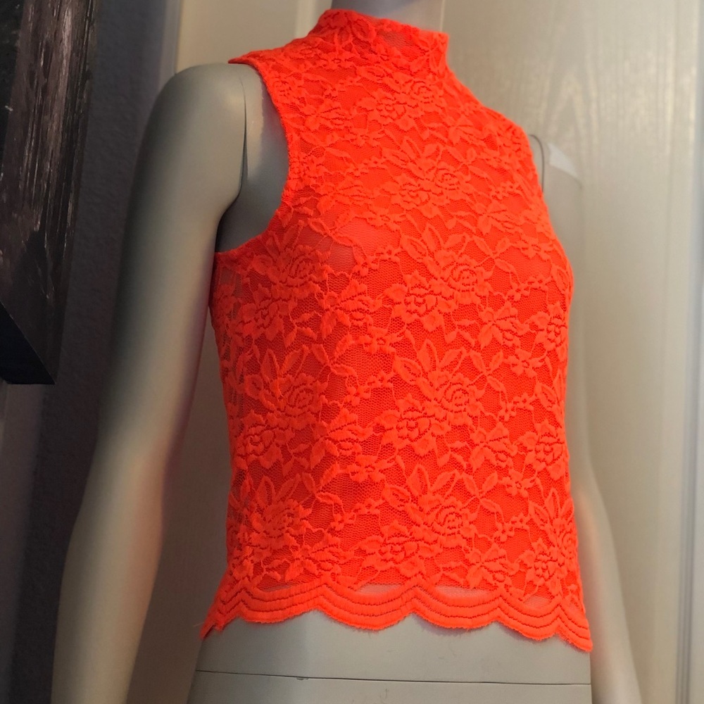 Revamped lace sleeveless top